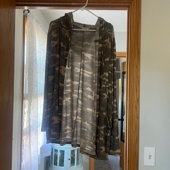 Lucky Brand Tops - Cardigan camo sweater - size large - super soft - lucky brand
